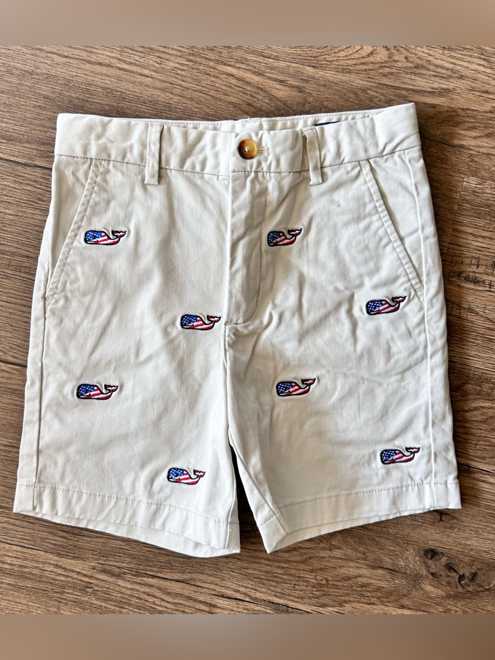 Vineyard Vines|Khaki Cotton Shorts with Embroidered Whales sz 6